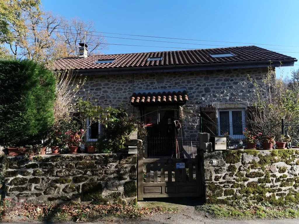 MAISON EN PIERRE ET SON FOUR A PAIN