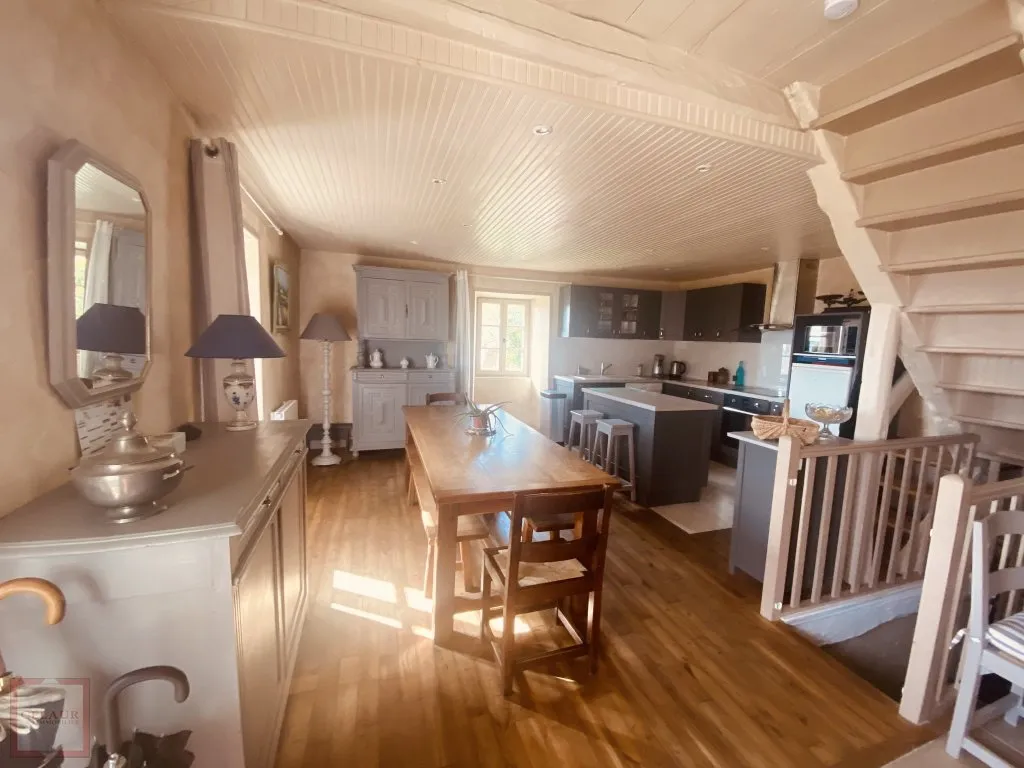 TRES BEL ENSEMBLE AVEC VUE ET 1 HA