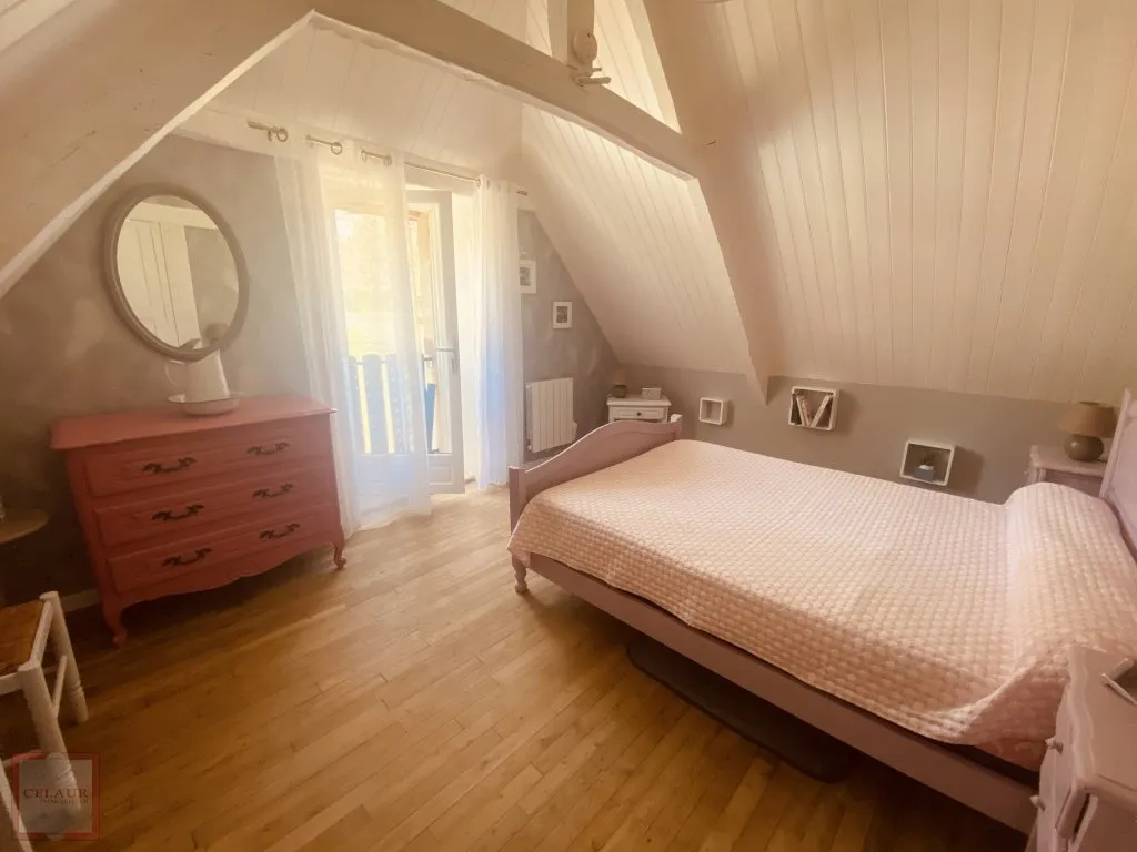 TRES BEL ENSEMBLE AVEC VUE ET 1 HA