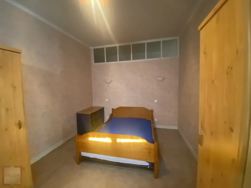 IMMEUBLE AVEC FONDS DE COMMERCE + 2 APPARTEMENTS