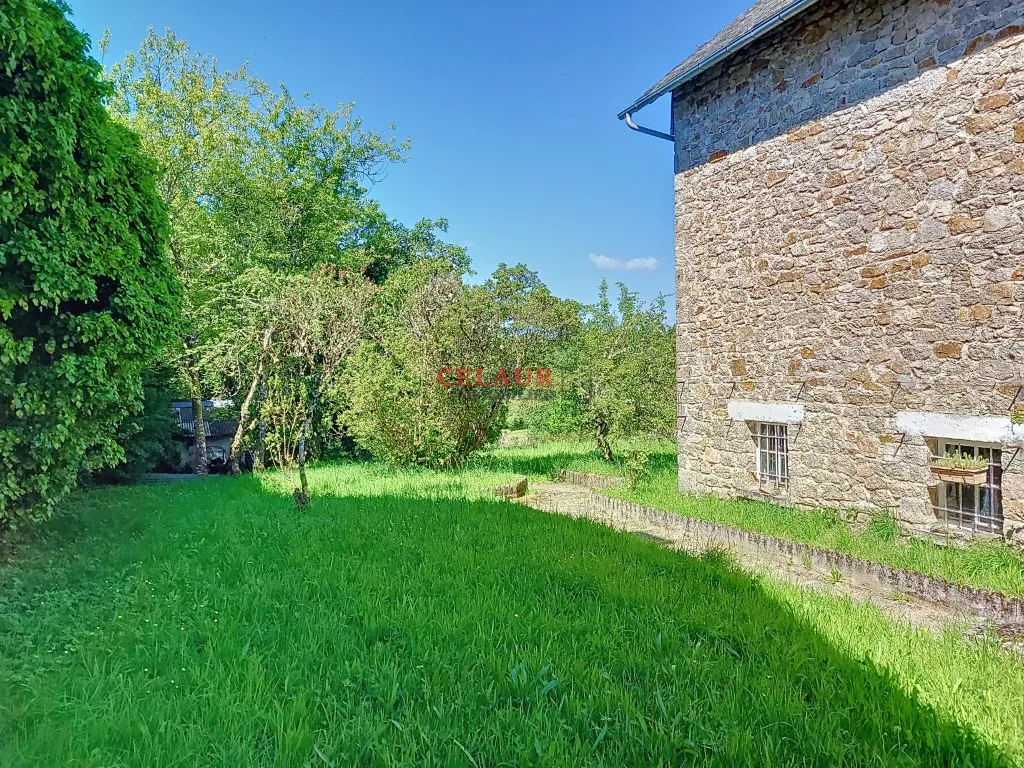MAISON DE BOURG EN PIERRES