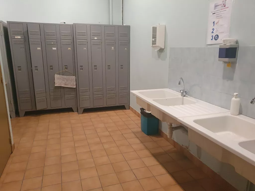 GRAND LOCAL PROFESSIONNEL