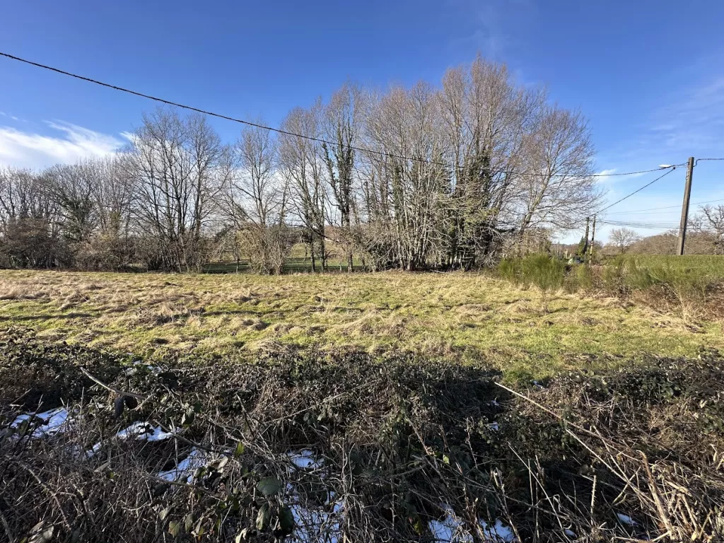 TERRAIN PLAT A 15 MINUTES DE TULLE