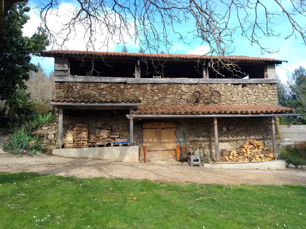 CORPS DE FERME ANCIEN