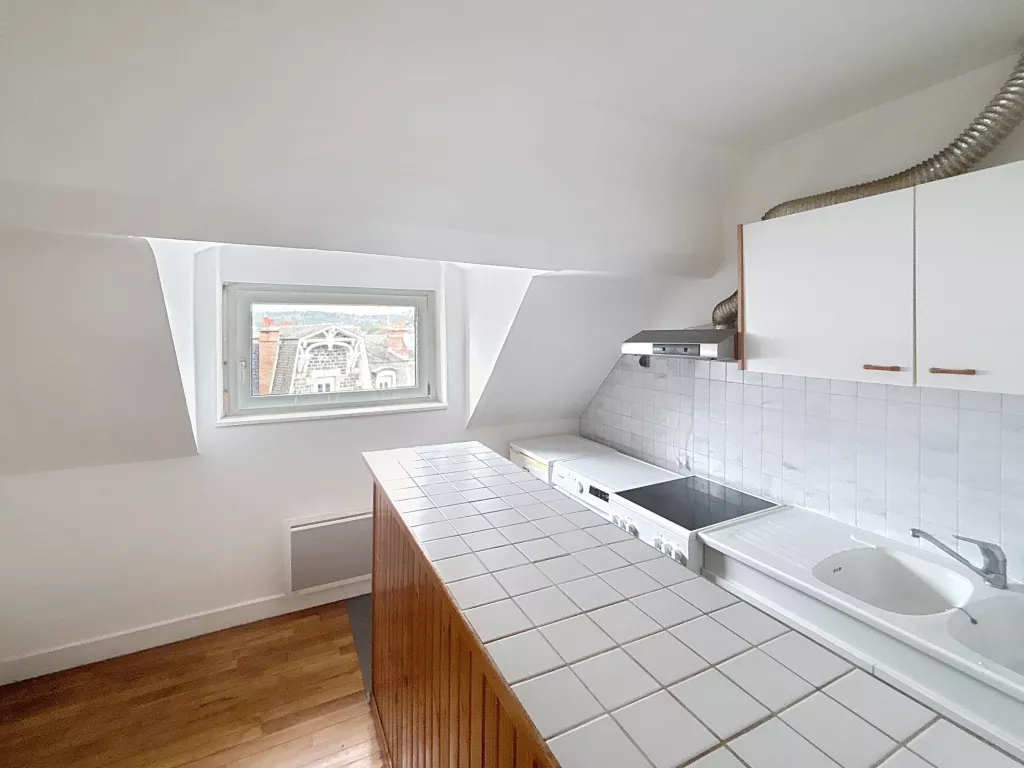 Appartement F2 id&eacute;alement situ&eacute;
