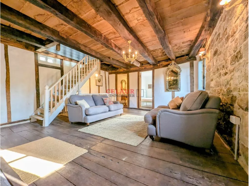 JOLIE MAISON DE VILLAGE A 10 MN DES COMMERCES