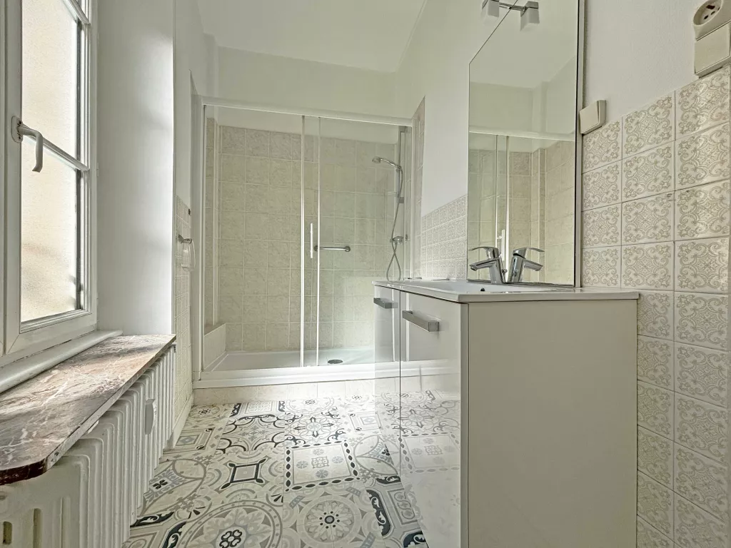 HYPER CENTRE APPARTEMENT T5 AVEC ASCENSEUR