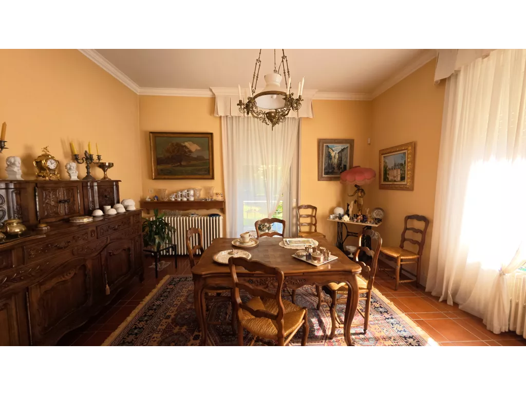 Maison de ma&icirc;tre sur plus de 5 hectares