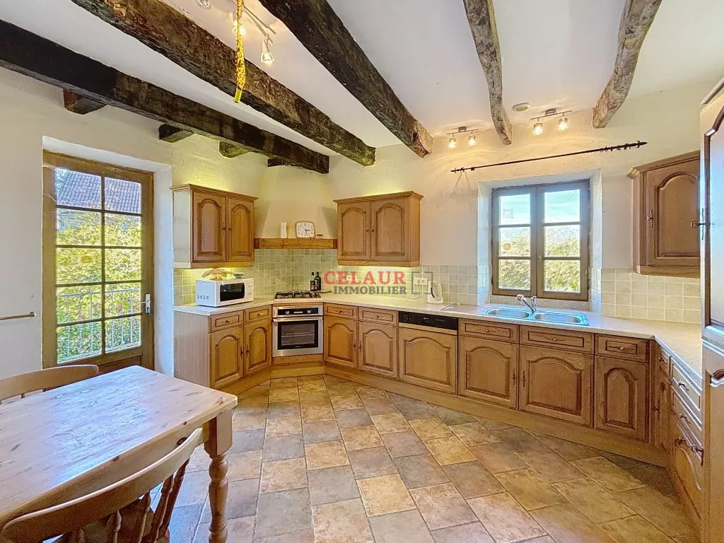 PROPRIETE AVEC MAISON ET DEPENDANCES PISCINE SUR 1 HA DE PARC CLOS