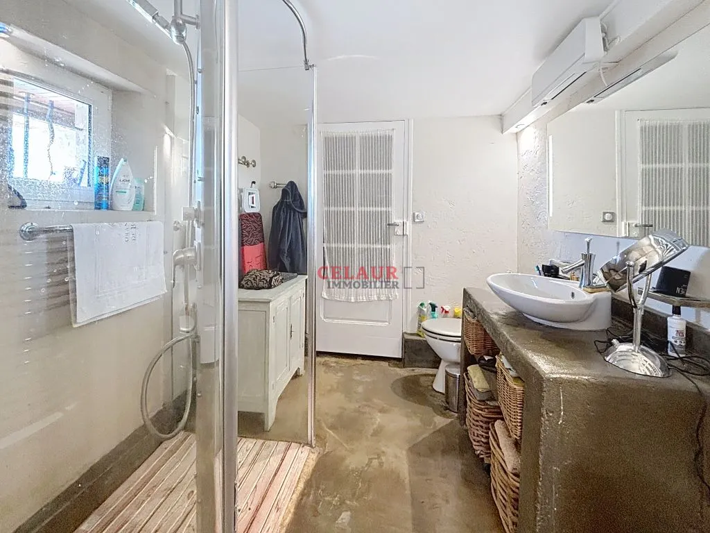 MAISON DE CARACTERE AVEC PISCINE ET VUE