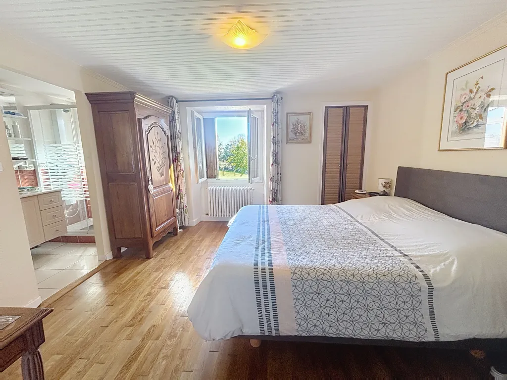 Tr&egrave;s belle long&egrave;re