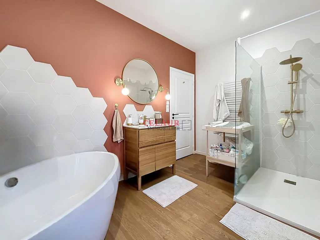 MAISON FAMILIALE R&Eacute;NOV&Eacute;E AVEC VUE