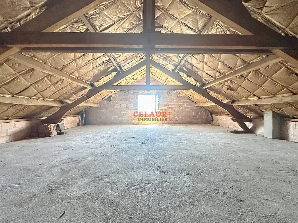 MAISON FAMILIALE AVEC GRANGE