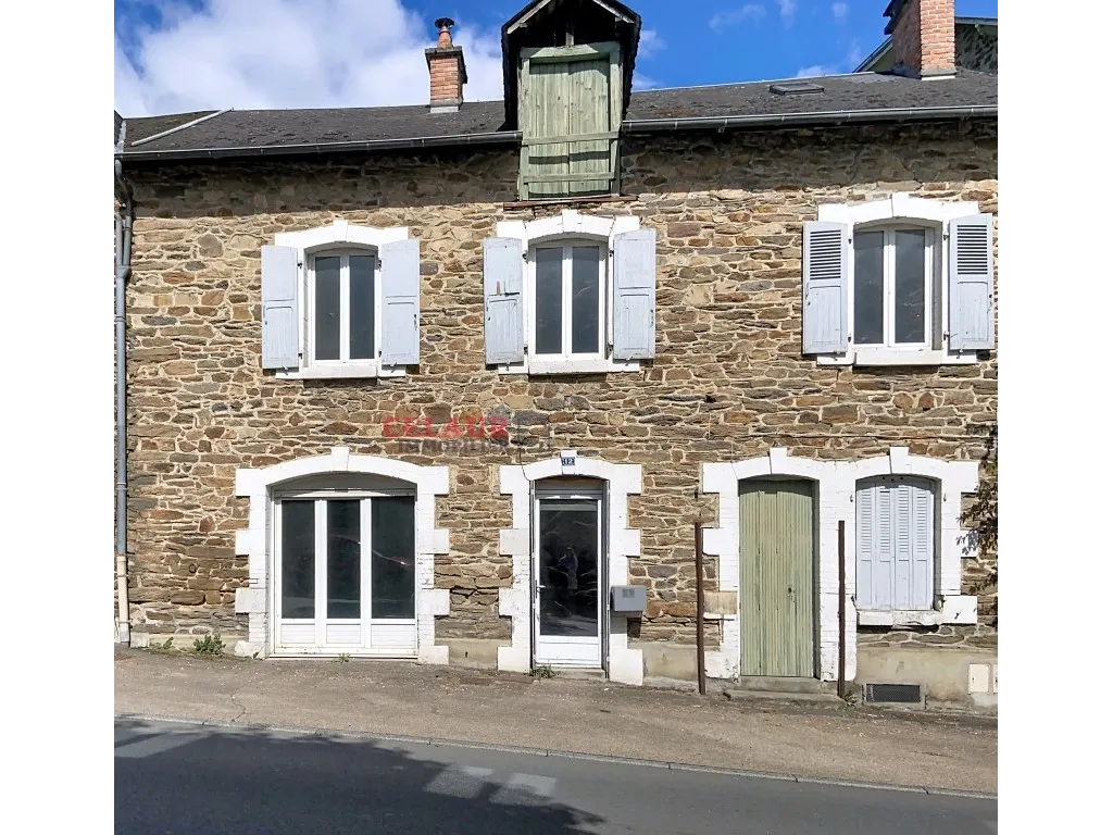 Ensemble en pierres &agrave; r&eacute;nover &agrave; Uzerche