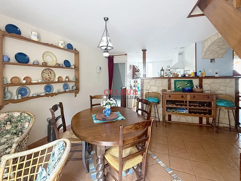 JOLIE MAISON DE BOURG AVEC JARDIN ET TERRASSE