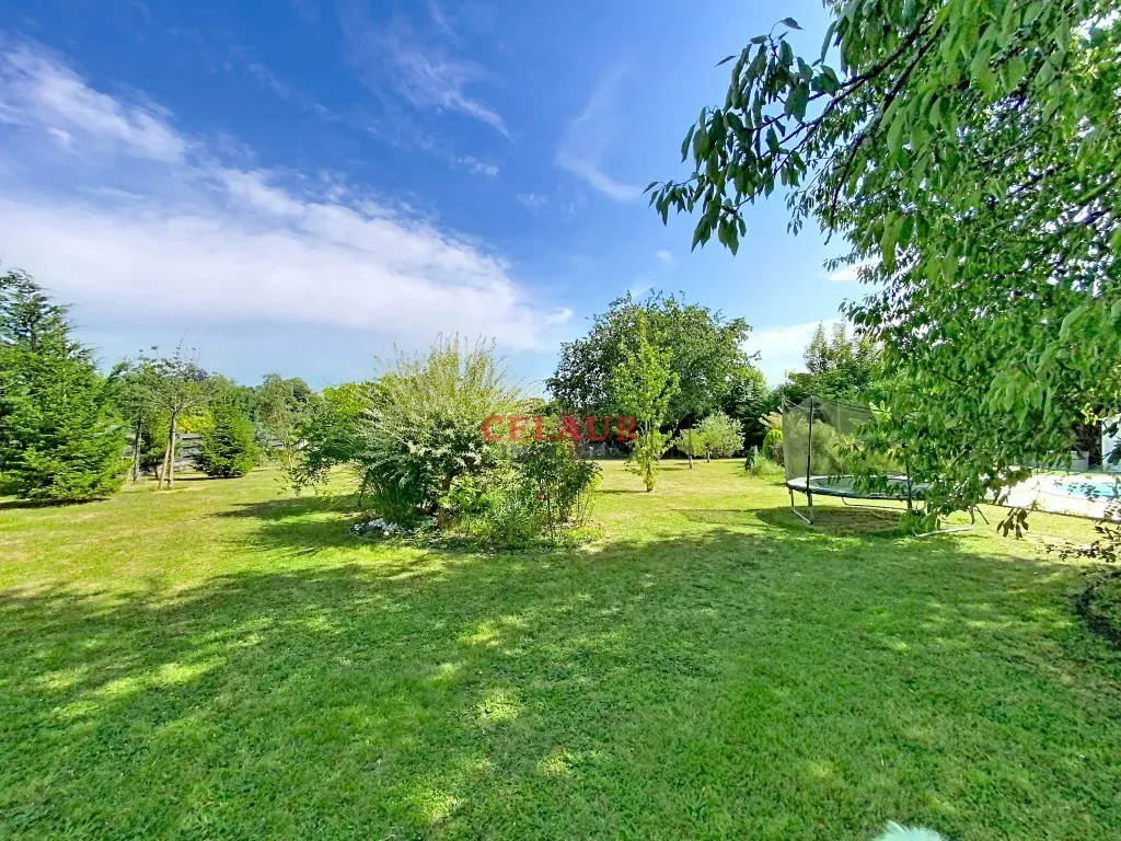 Maison de 6 pi&egrave;ces de 243 m&sup2; &agrave; Lubersac