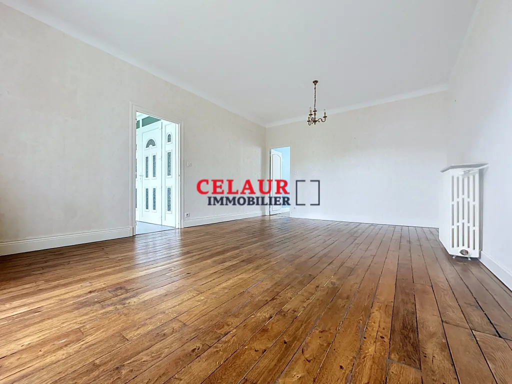 APPARTEMENT AVEC GARAGE ET JARDIN