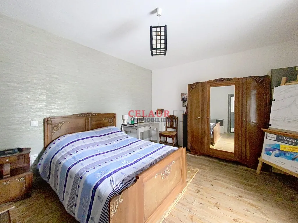 Ensemble en pierres avec 2454m&sup2; de terrain