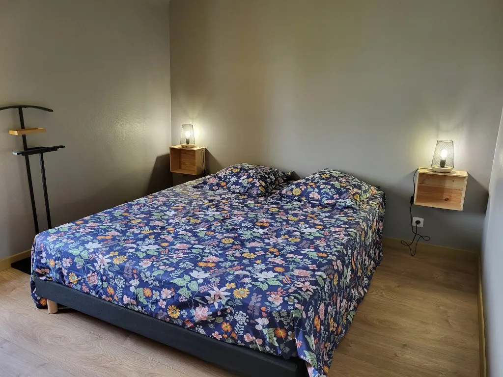 MAGNIFIQUE GRANGE RENOVEE AVEC SES 2 G&Icirc;TES...