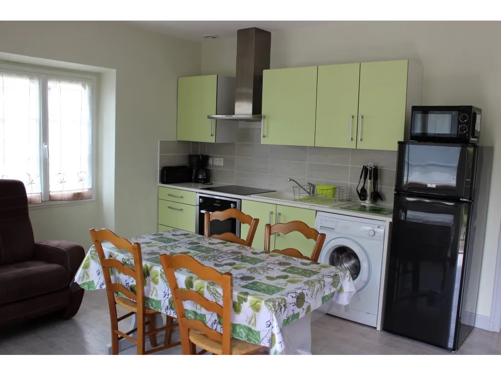 MAGNIFIQUE GRANGE RENOVEE AVEC SES 2 G&Icirc;TES...